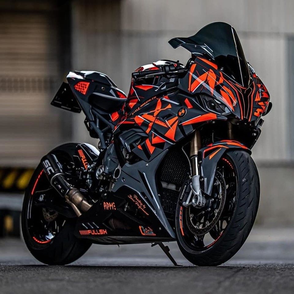 Motos